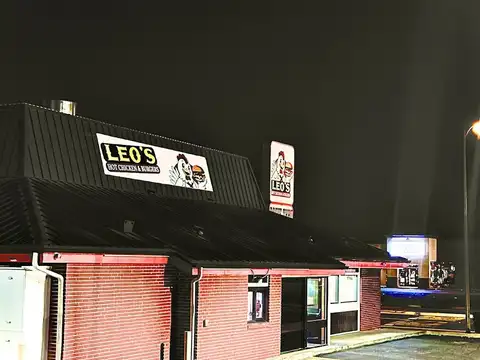 Leo’S Hot Chicken & Burgers in Dinuba