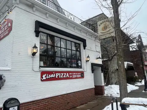 Lisa's Pizzeria in Milwaukee