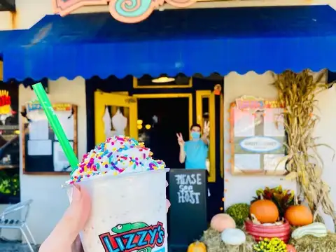 Lizzy's Burger Bar & Grill in Savannah