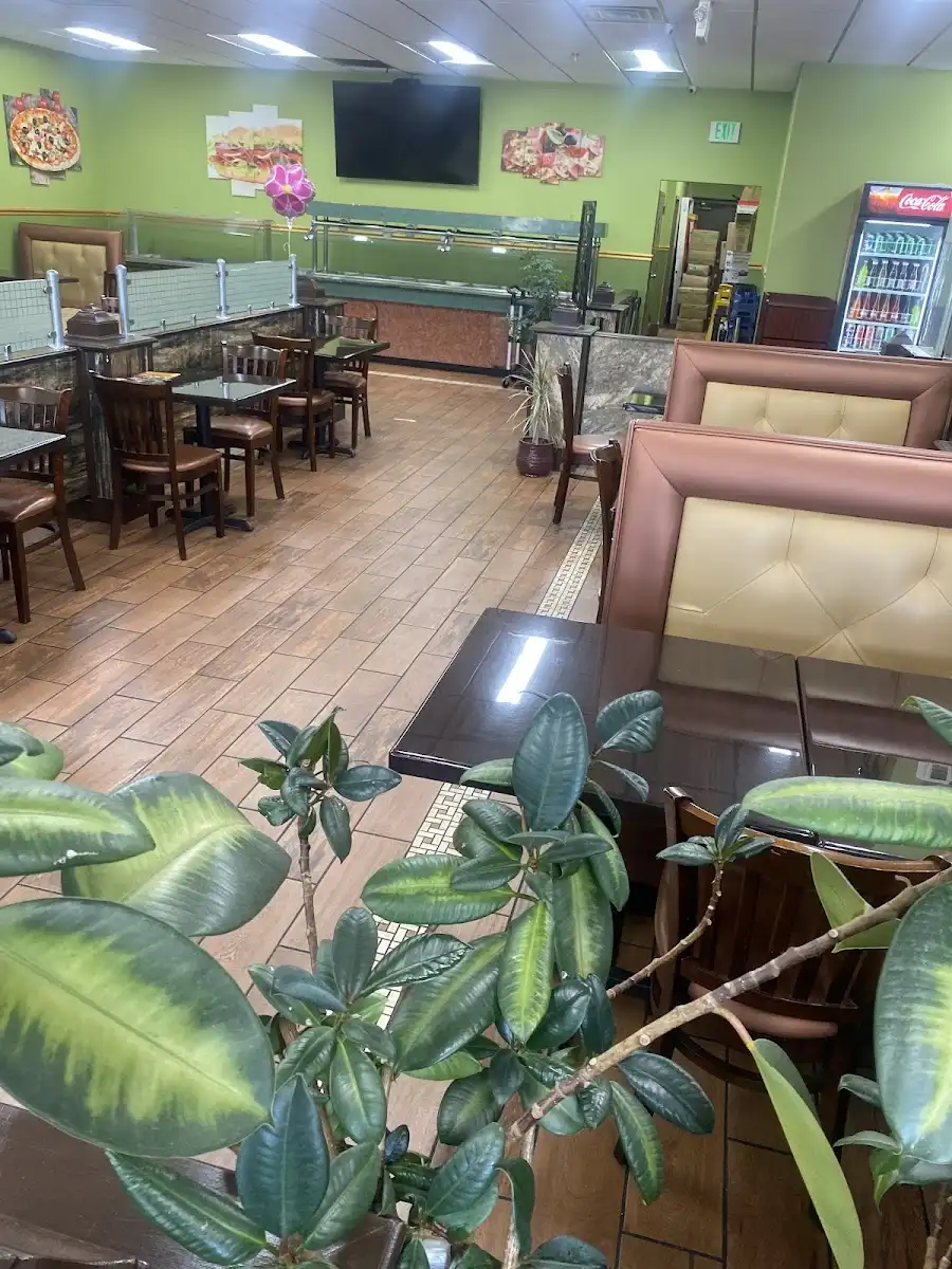 Lombardis Pizza & Halal Indian Food – photo 4