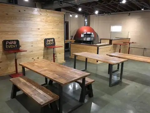 Lookout Mountain Pizza Company in Rising Fawn
