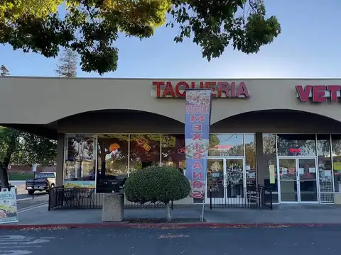 Los Caporales Taqueria in Livermore