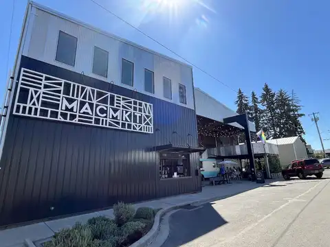 Mac Market in McMinnville