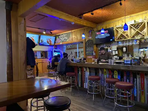 Magustos Pizza & Burger Pub in Minturn