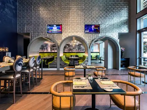 Metropole Bar + Kitchen in Los Angeles