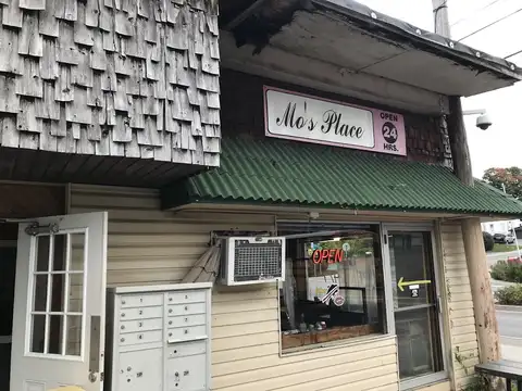 Mo's Place in Watertown