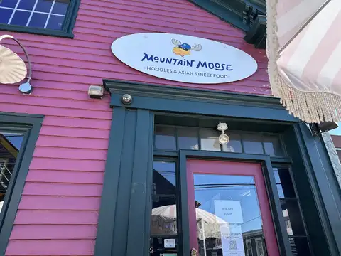 Mountain Moose Noodles & Asian Street Food in Newport