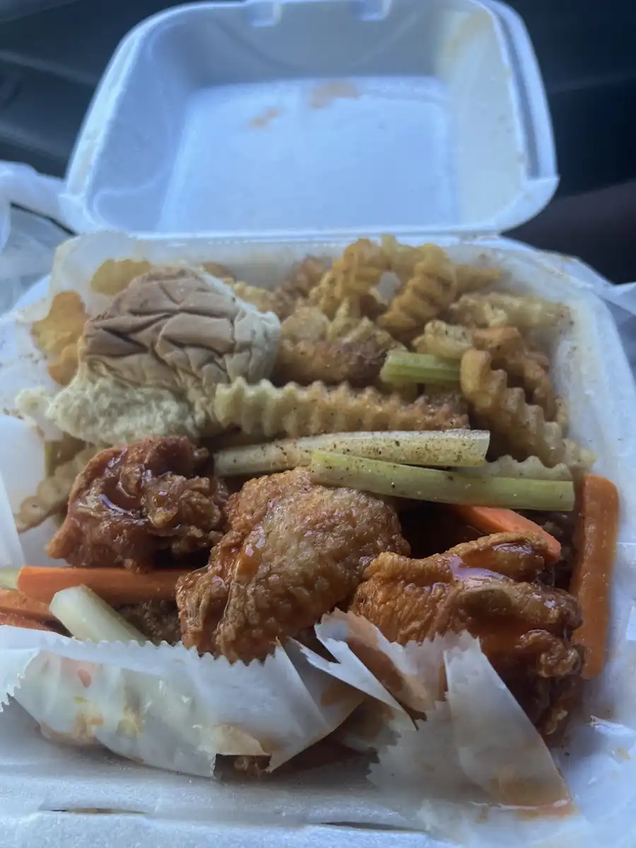Mr.j’S Wings – photo 5