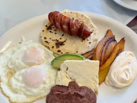 Naño Catracho Restaurant in Newark
