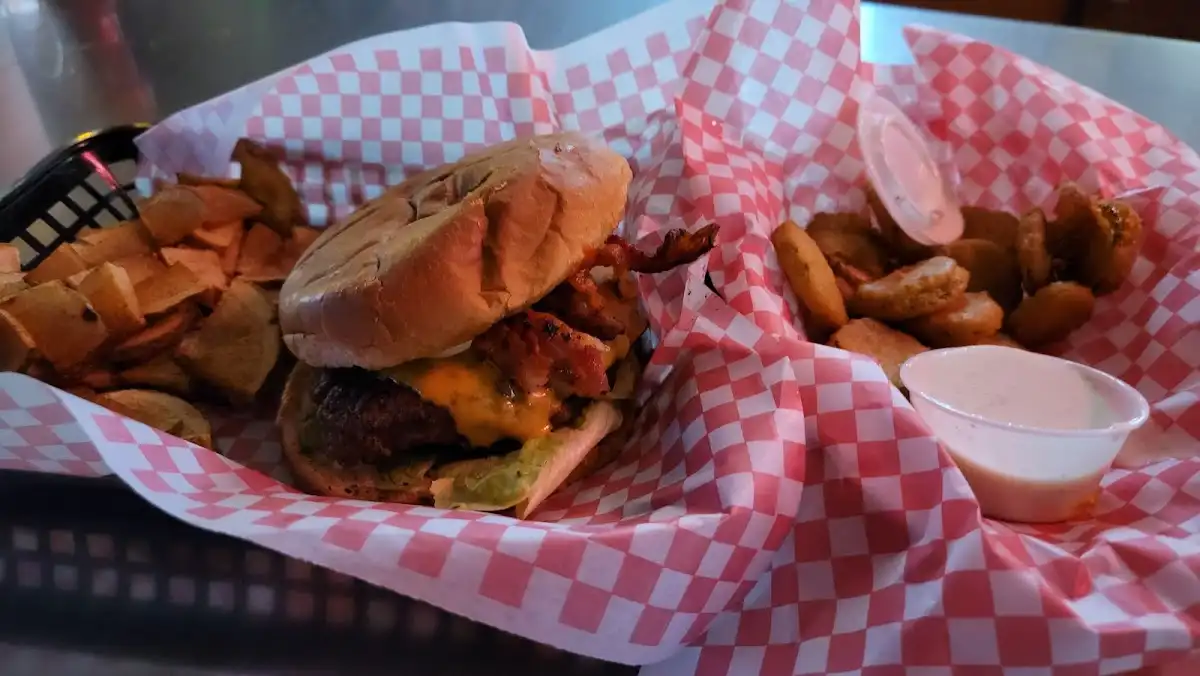 Oasis Bar & Grill – photo 5