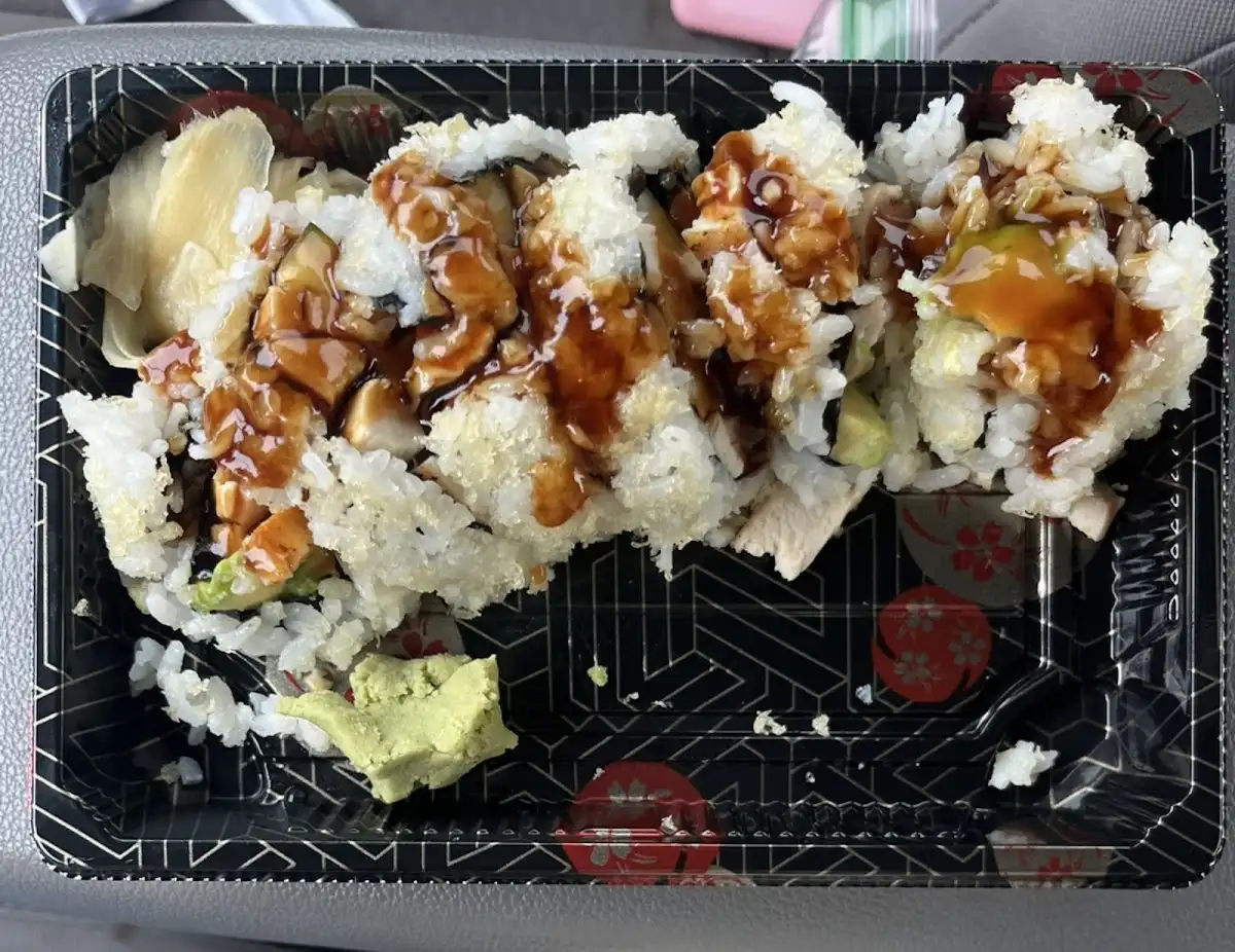 On A Roll Sushi Mexican Japanese Bar – photo 3