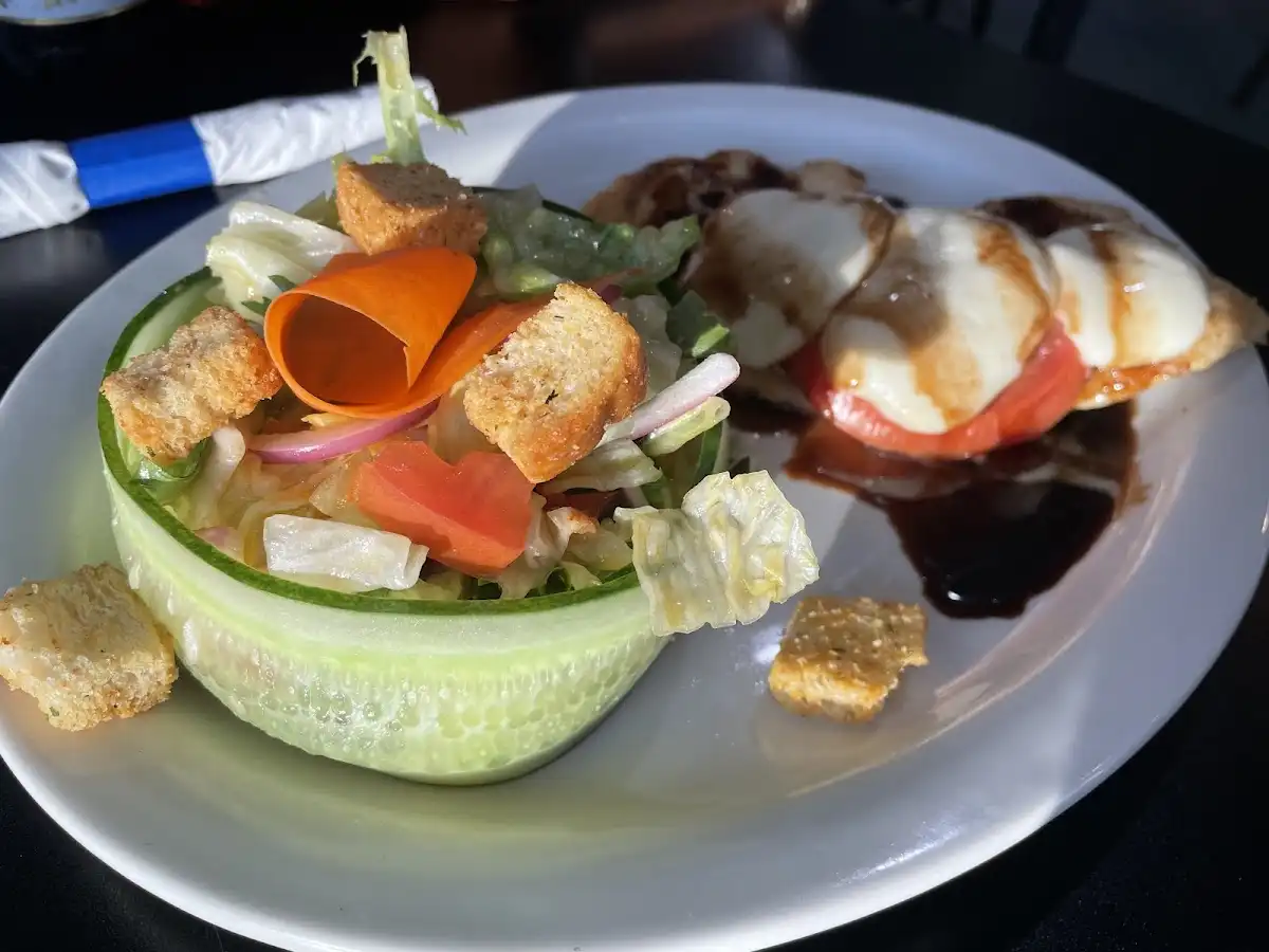 On The Rocks Smoke House & Tiki Bar – photo 5