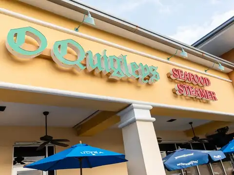 O'quigley's Seafood Steamer & Oyster Sports Bar in Destin