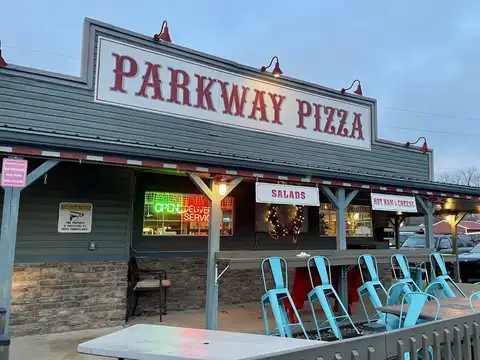 Parkway Pizza in Evansville