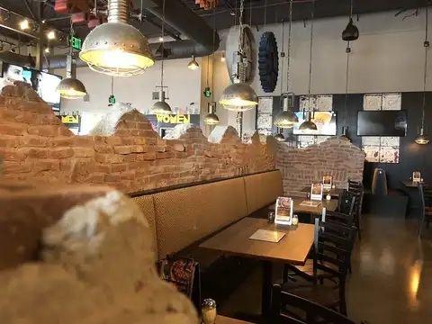 Parry's Pizzeria & Taphouse in Johnstown