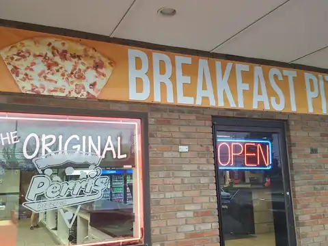 Perri's Pizzeria in Rochester