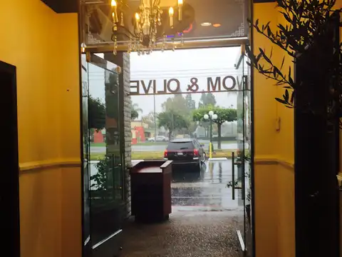 Pom & Olive in Costa Mesa