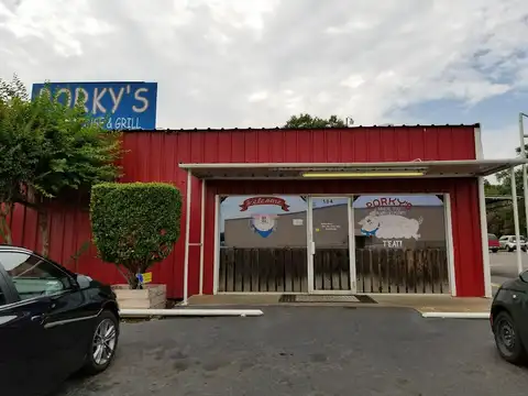 Porky's Smokehouse & Grill in Marshall