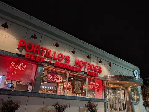Portillo's Elk Grove Village in Elk Grove Village