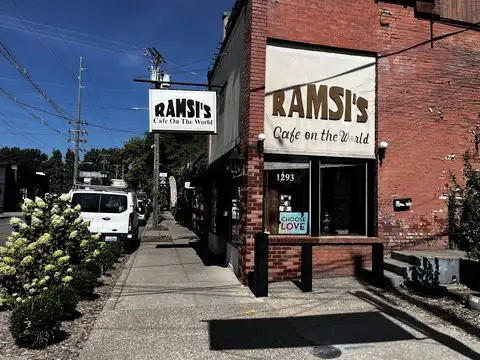 Ramsi's Cafe On The World in Louisville