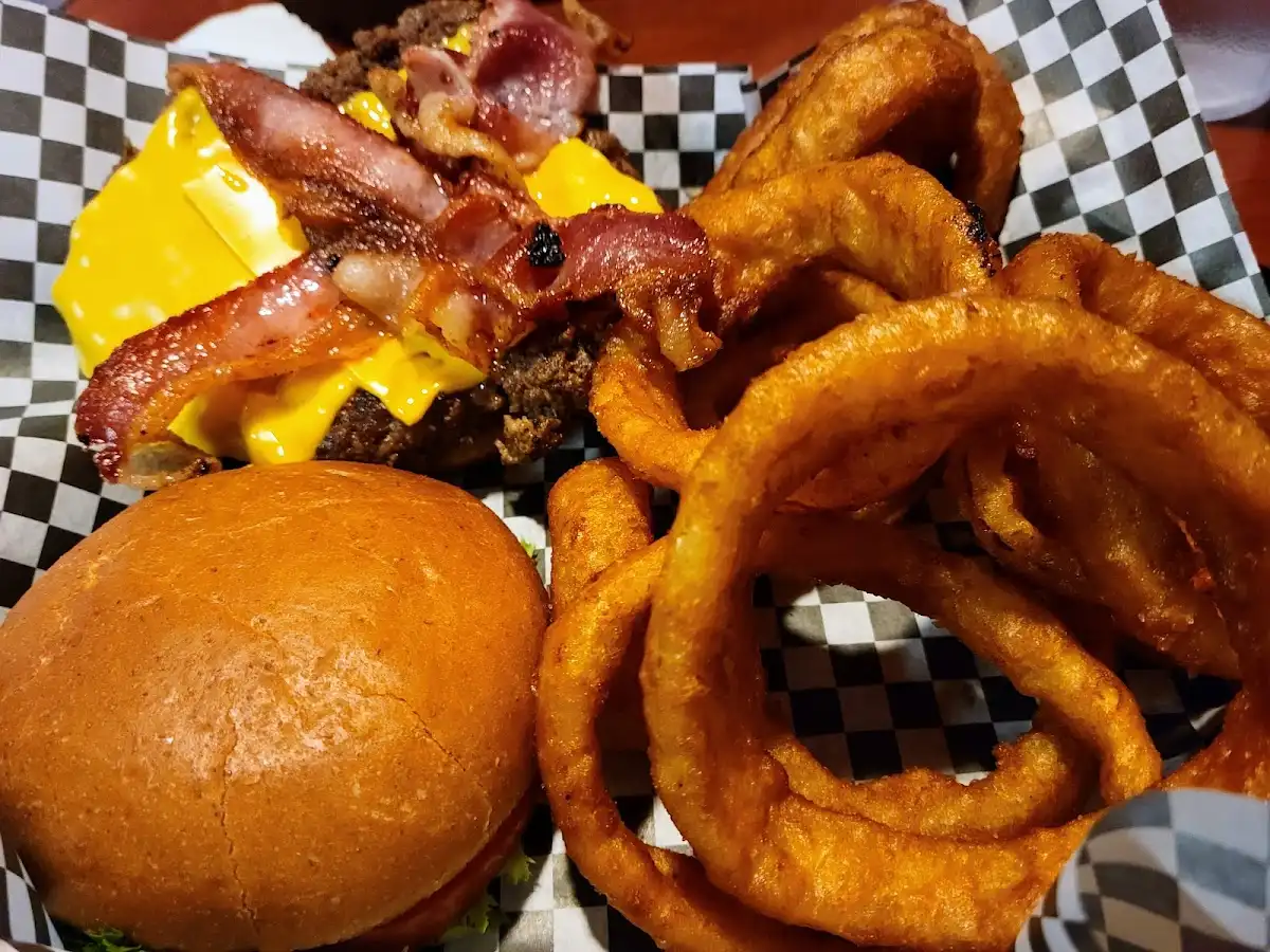 Rivals Sports Bar & Grill – photo 3
