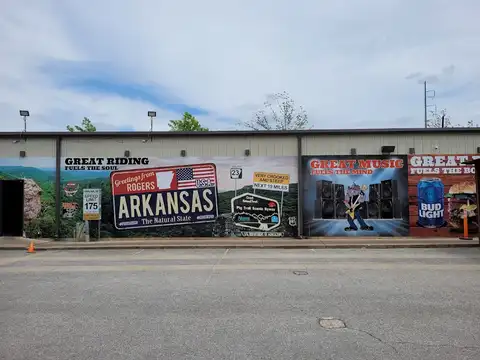 Rockin' Pig Rogers & Pig Pen Entertainment Venue in Rogers