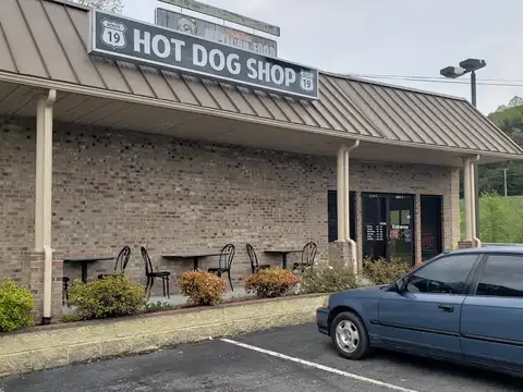 Route 19 Hot Dog Shop in Cedar Bluff