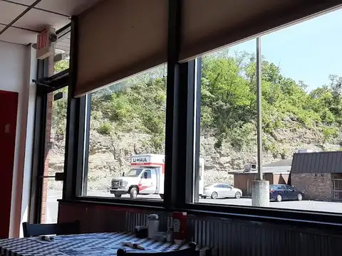 Route 220 Diner in Bedford
