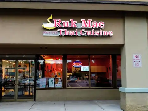Ruk Mae Healthy Thai Cuisine in Stoughton