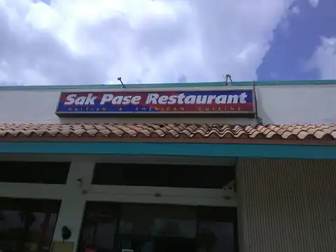 Sak Pase Restaurant in Naranja