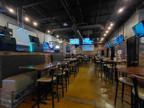 Salerno's Pizzeria & Sports Bar in Hodgkins