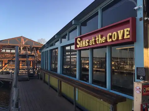 Sam's Sports Grill - Blue Turtle Bay in Old Hickory