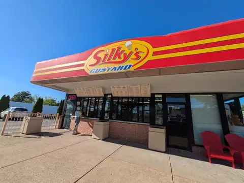 Silky's Frozen Custard in Ellisville
