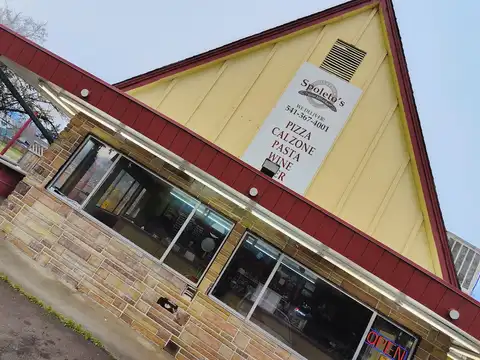 Spoleto's Pizzeria & Wine Shop in Sweet Home
