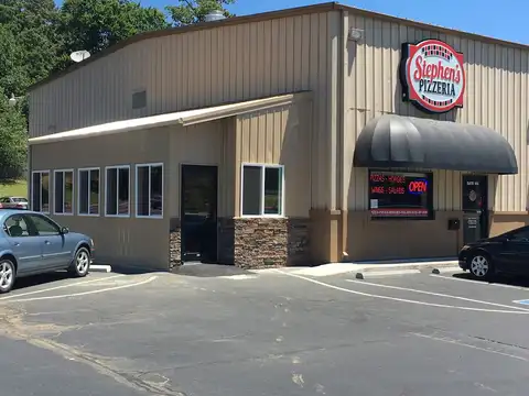 Stephen's Pizzeria in Gray