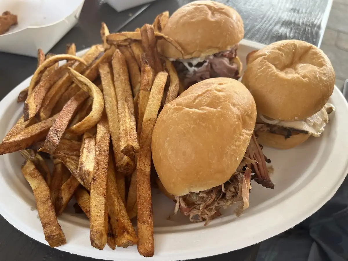 Stewartstown Smokehouse And Beer Barn – photo 5