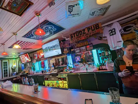 Studz Pub Sports Bar & Grill in West Allis