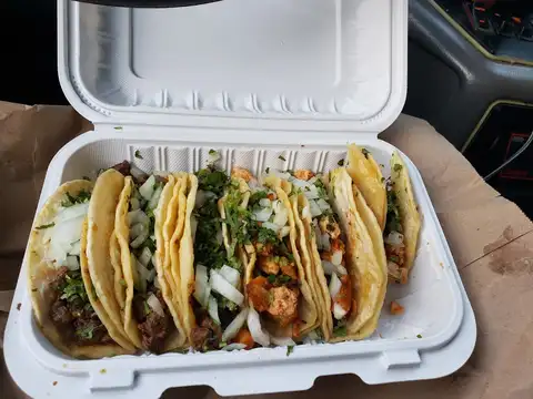 Tacos El Pinguino in Staten Island