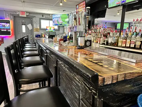 Tap And Growler Bar & Grill in Sayreville
