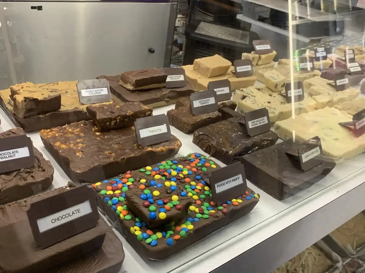 The Fudge Pot – photo 2