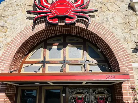 The Juicy Crab Mobile in Mobile
