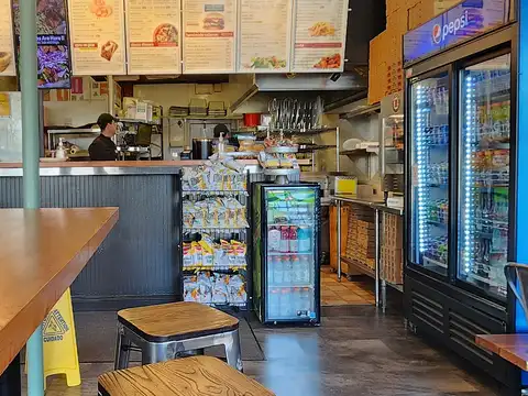 Tom's Pizza & Sandwich Shop in Auburndale