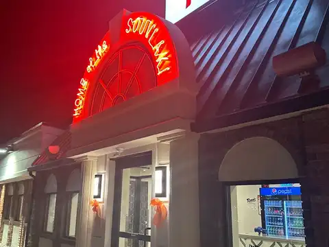 Tom's Restaurant - Home Of The Souvlaki in Amherst