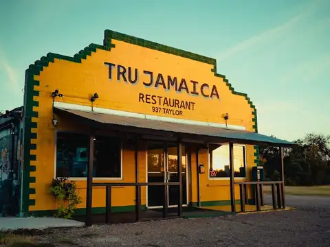 Tru Jamaica Restaurant in Waco