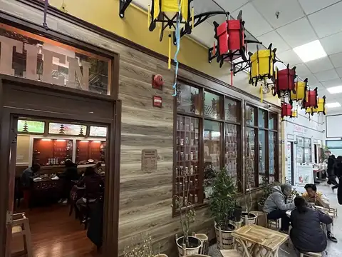 Truong Tien Restaurant in Falls Church
