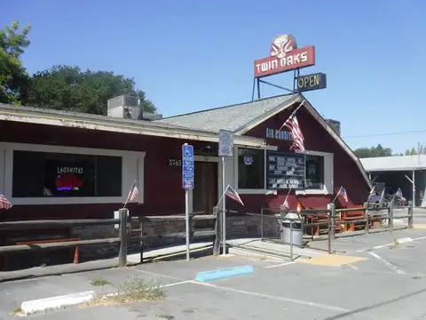 Twin Oaks Roadhouse in Penngrove