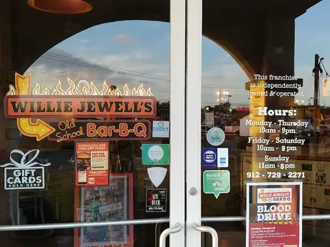 Willie Jewell's Old School Bar-B-Q Kingsland in Kingsland