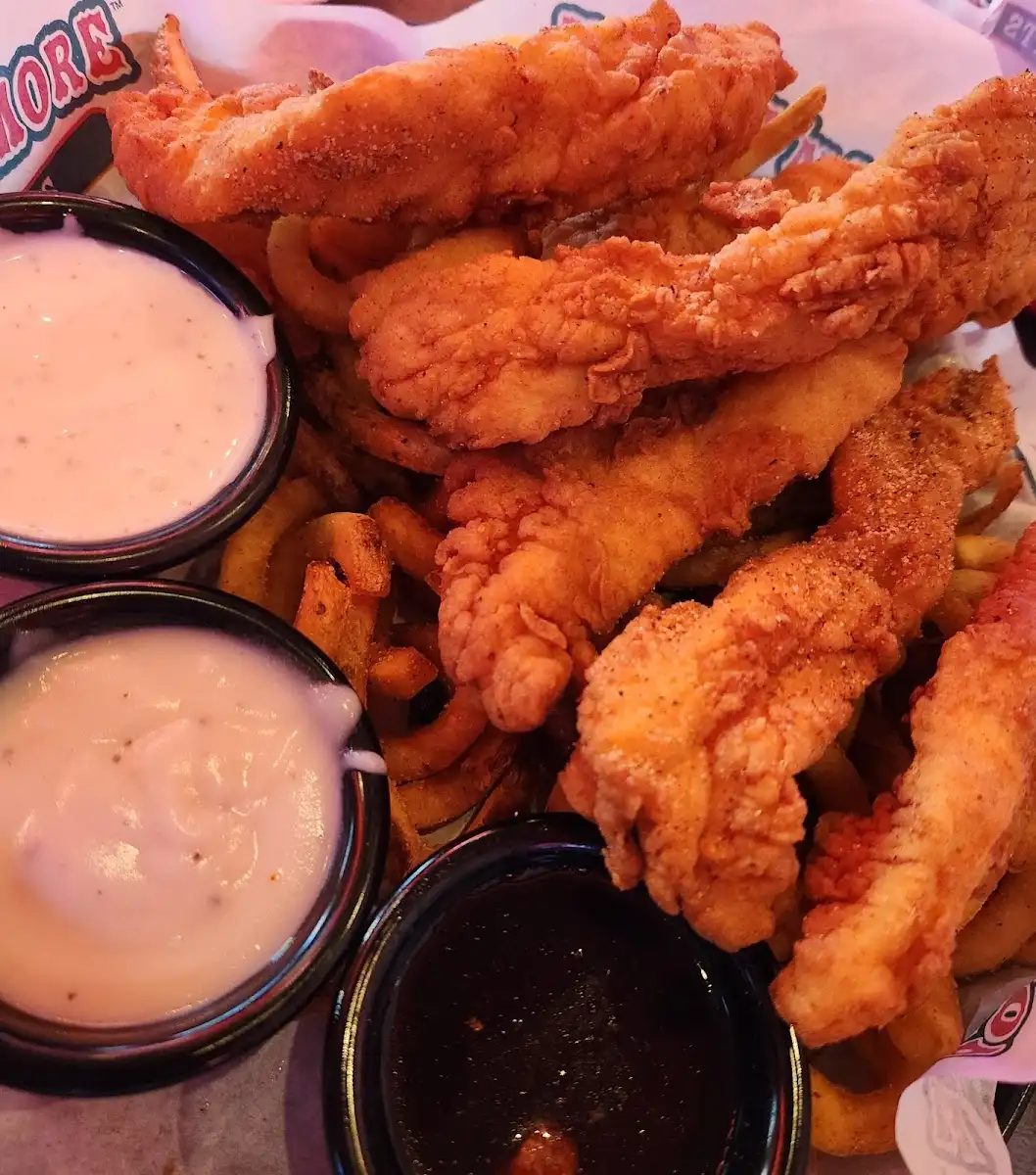 Wings 'n More Restaurant And Bar – photo 3