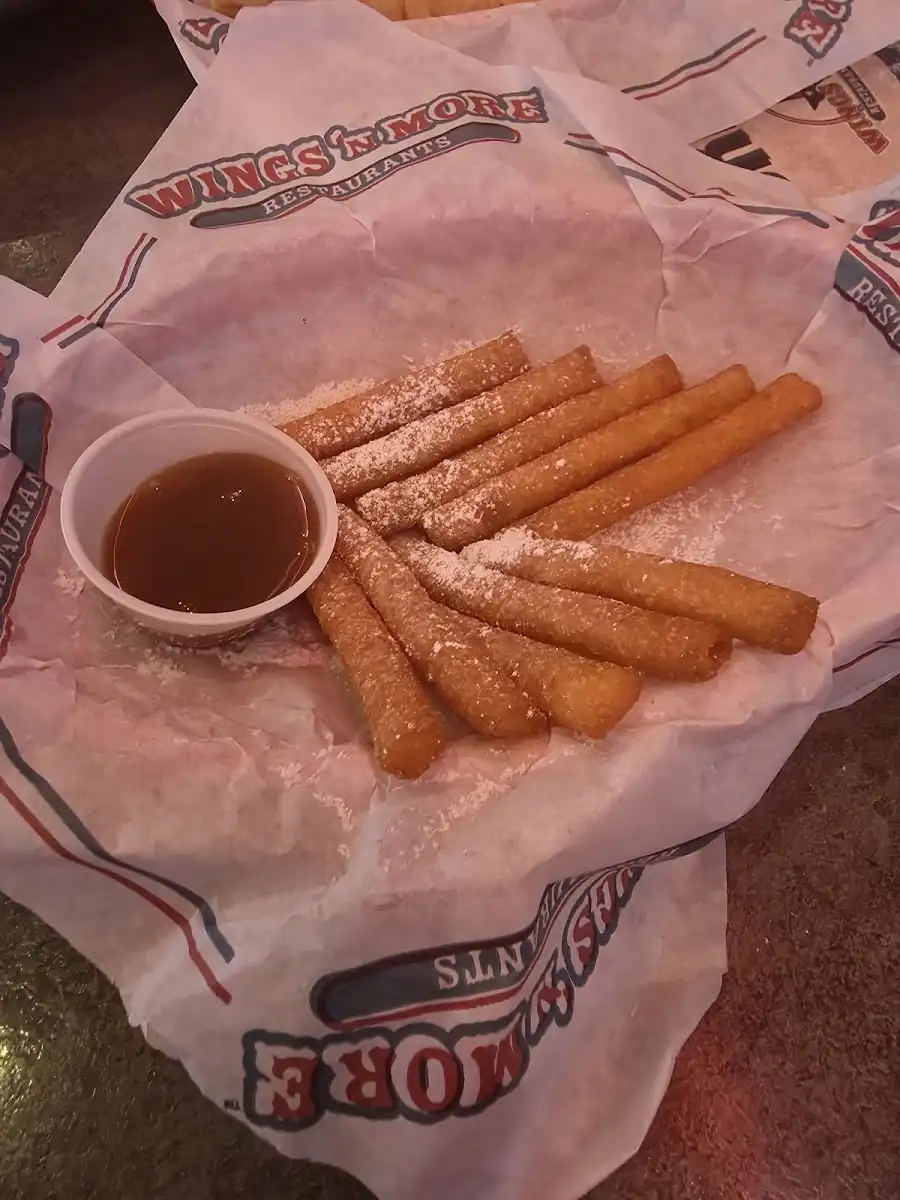 Wings 'n More Restaurant And Bar – photo 4